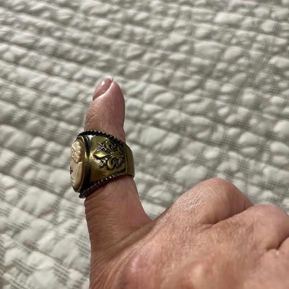 AMEDEO ANTIQUE GOLD CAMEO STATEMENT RING - Picture 8 of 13